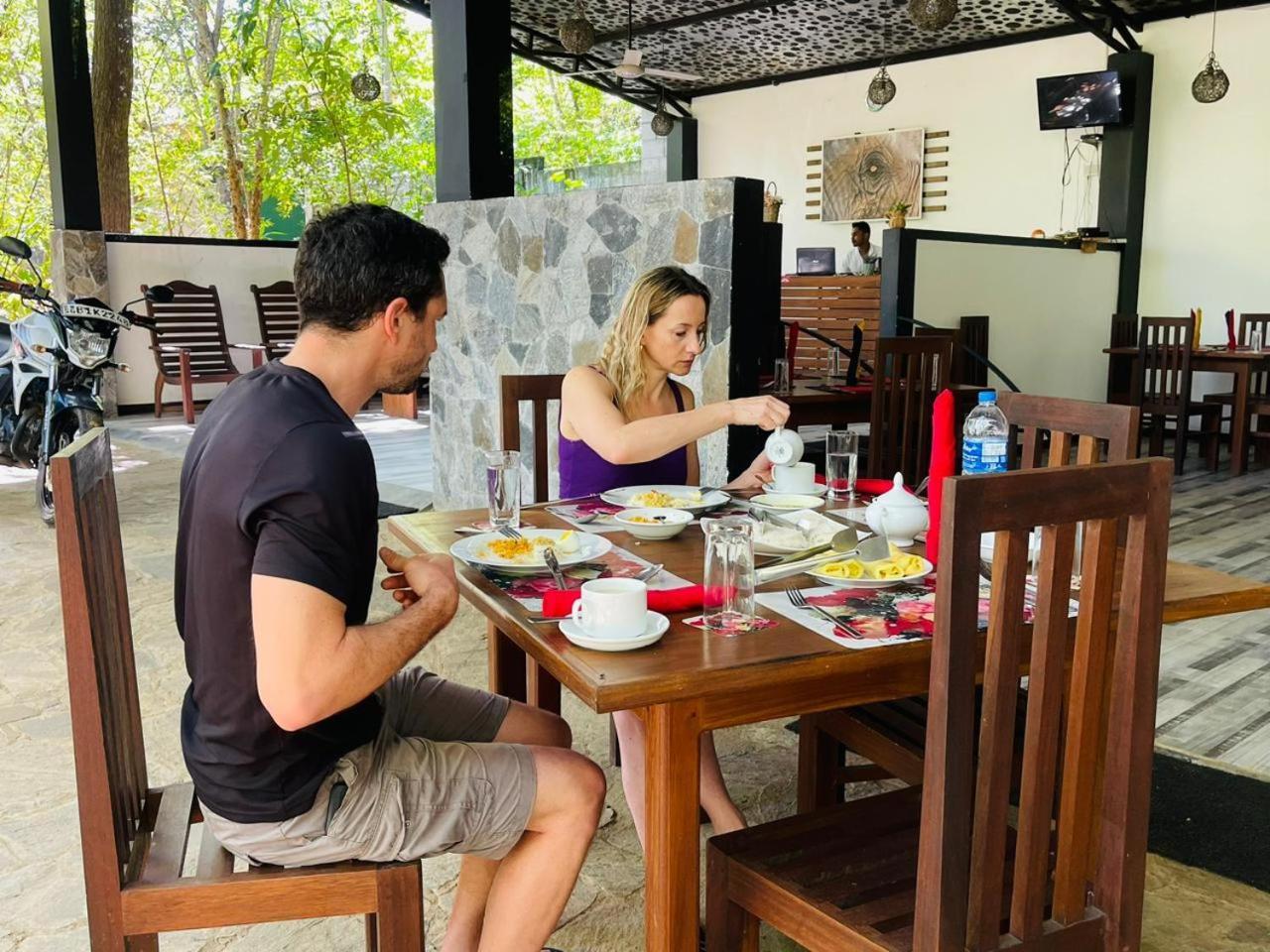 C B S Resort Udawalawe Eksteriør bilde
